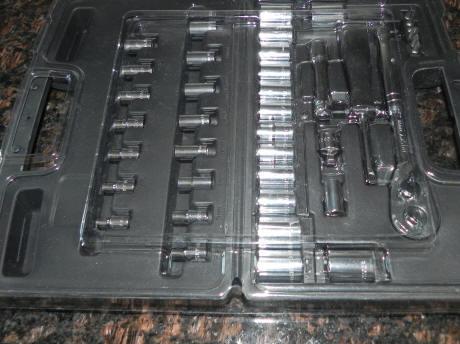Socket wrench/screwdriver kit with plastic cover